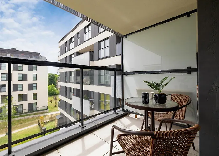 Nowoczesny Apartament Z Parkingiem Na Alei Pokoju W Krakowie By Noclegi Renters