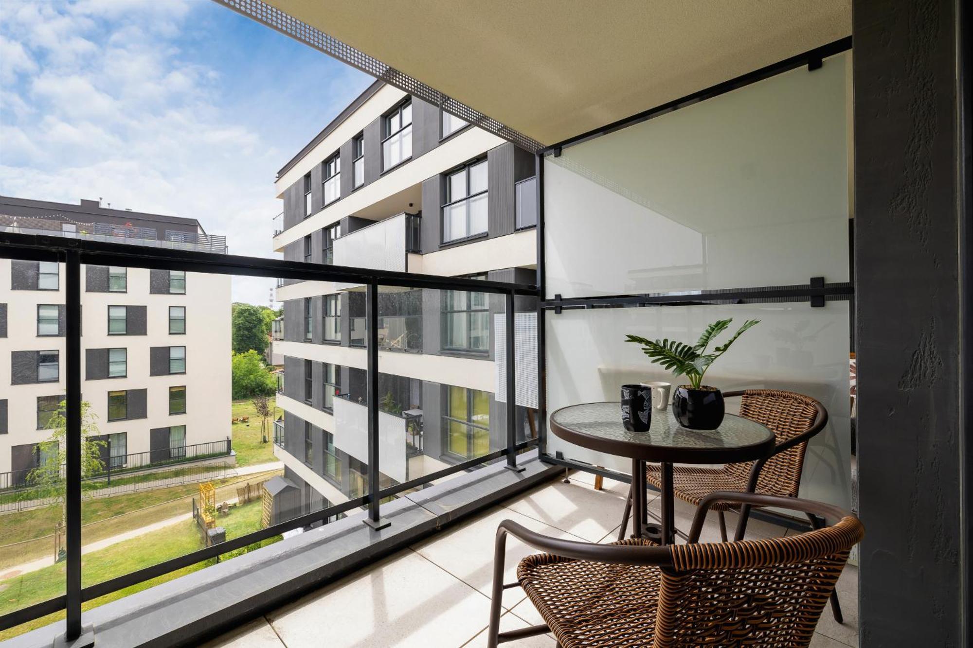 Nowoczesny Z Parkingiem Na Alei Pokoju W Krakowie By Renters Apartment Krakau