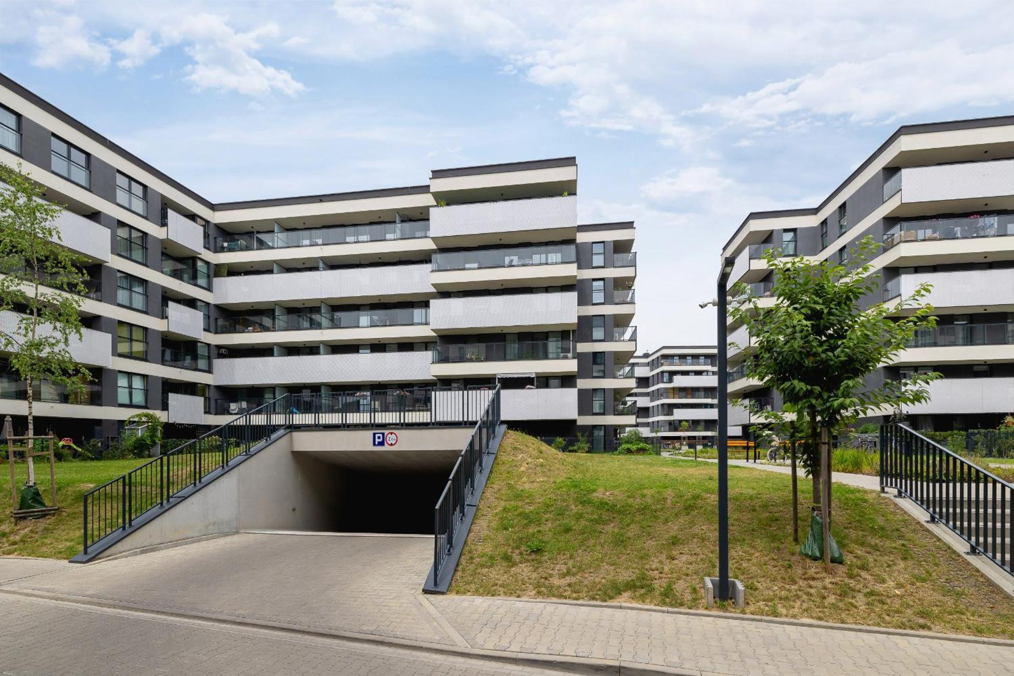 Nowoczesny Z Parkingiem Na Alei Pokoju W Krakowie By Renters Apartament *
