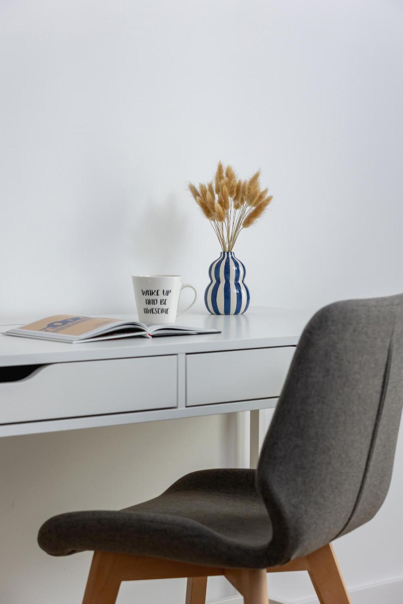 Apartament Nowoczesny Z Parkingiem Na Alei Pokoju W Krakowie By Renters Kraków
