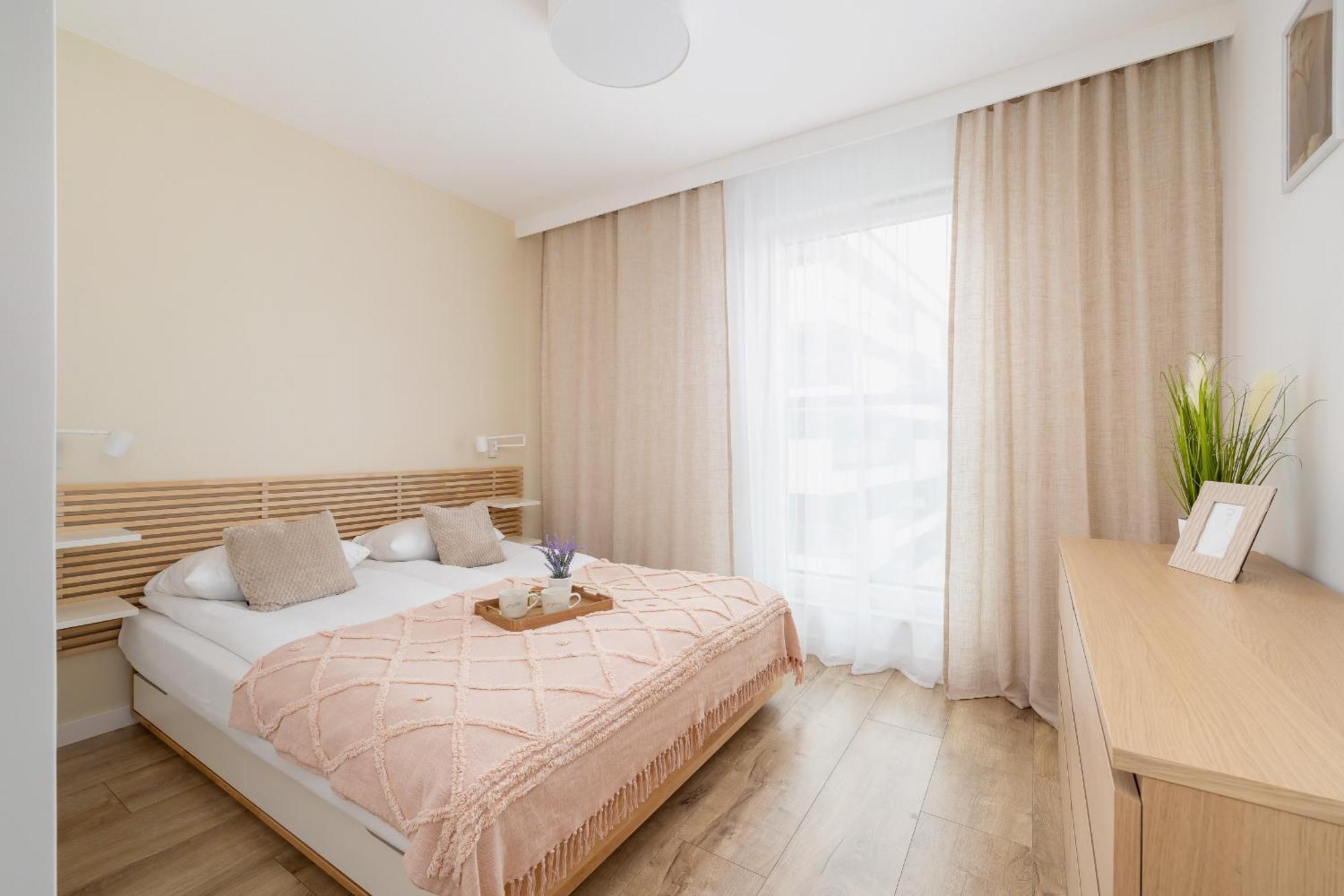 Apartament Nowoczesny Z Parkingiem Na Alei Pokoju W Krakowie By Renters Kraków